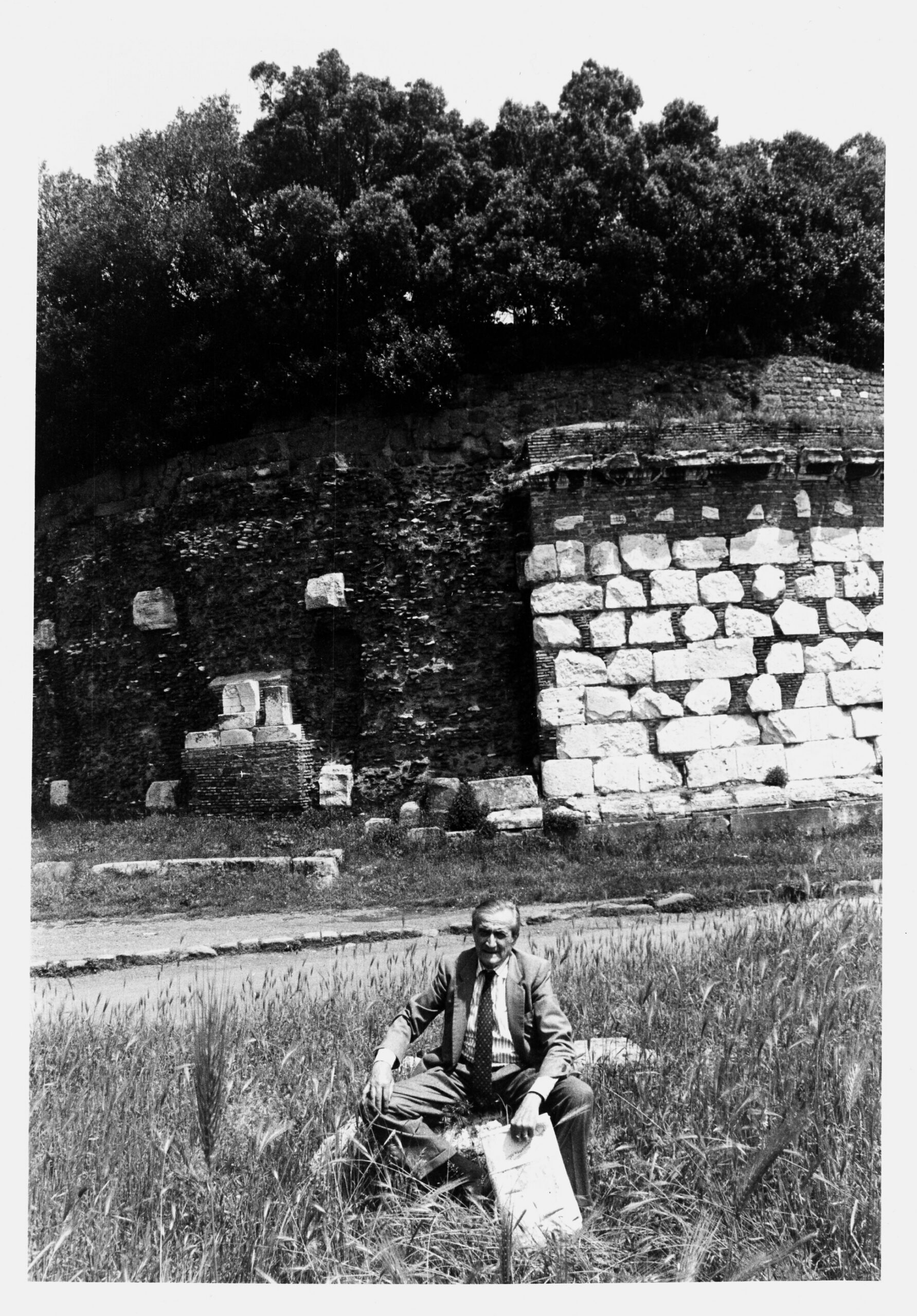 F.67 FOTOGRAFIE USATE PER LE ILLUSTRAZIONI DEL LIBRO DI ANTONIO CEDERNA "I VANDALI IN CASA"